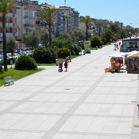 Hotel Biagiotti Lido di Camaiore Exteriör bild