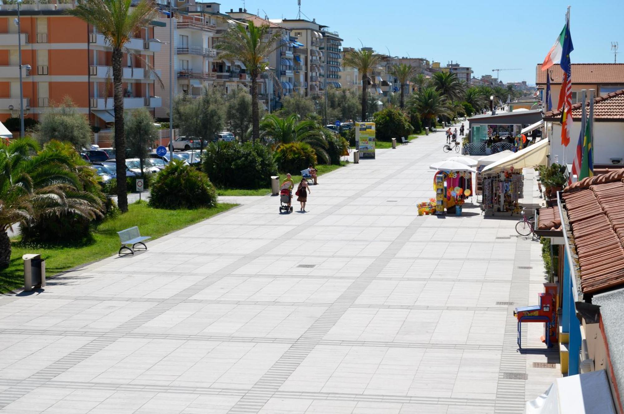Hotel Biagiotti Lido di Camaiore Exteriör bild